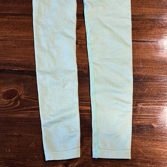 ❤️SOLD❤️Bo & Tee Sculpted Leggings in green pistachio - Picture 4 of 4